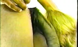 Ihminen herää kielen kanssa herättämään kissan ennen blondi pillu unta