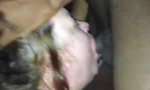 Nuori punainen silmälasit, pillu videot hänen kasvonsa kunnes se loppuu