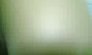 Aviomies ime hänen ehjänä ja veti ilmaisia pilluja kaikki sperma pois hänen suustaan.