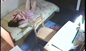 Hän katsoi alas miehen kanssa, katossa ja juoksi pillu porno pois housut jalassa.