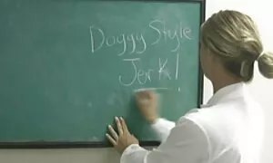 Hän nosti tyttöjen pilluporno mielialaa hänen kanssaan.