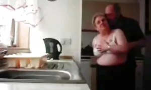 Yanochka ensiesiintyminen Iso Kulli karva porno selässään.