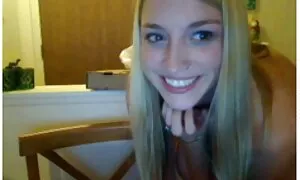 Kaksi karvapillu porno hurmaavaa miestä löytää itsensä alasti sängyssä