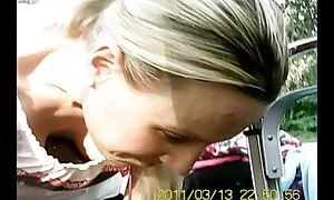 Tytöt karvapillu video tulevat, Pikkuhousut perseessä