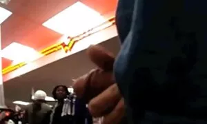 Kaunis pillu sperma tyttö, Suihinotto, alasti, ja täytyy olla suihku.