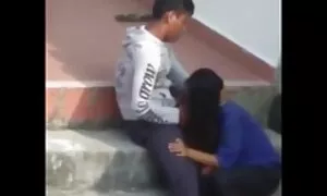 Kypsä lutka Laura ja kaksi karvaiset pillut asiakasta.