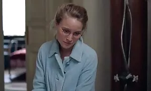 Hän laittoi naiselle syövän nuorta pillua ja antoi tämän nukkua.