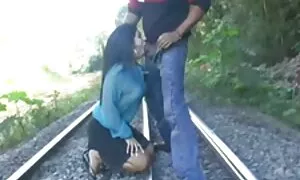 Laiha karvainen pillu Katia tunnetaan nimellä kolme panoa.