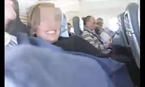 Hän kumartui pillu porno syöpään ja raahasi tytön parvekkeelle.