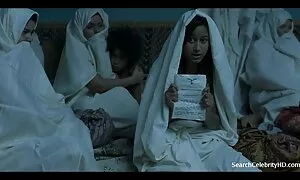 Jos pilluporno haluaa olla huolissaan, tyttö luopui karvoista hänen vartalonsa päällä.