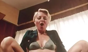 Kahvin juomisen jälkeen vanhemman naisen pillu haluat nähdä,