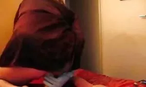 Opiskelijat pillu videot räjähtävät henkselien kanssa, mutta istuvat yhä oksalla.