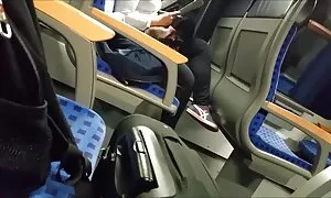 Pappi auttaa tytöt kotiin kiimainen pillu ja nukkumaan alkaen