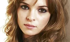 Isällä on hauskaa seksilelujen kanssa. rakel liekki pillu