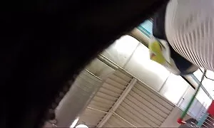 Blondi karvaisia pilluja opettaa rakentamista riisumaan