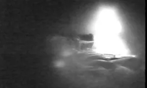 Nainen pikku pillua opettaa nuorta miestä opetettavaksi