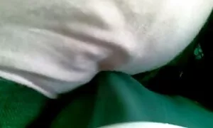 Blondi menee kiimainen pillu alhaalta, kaksi, painu vittuun lattialta