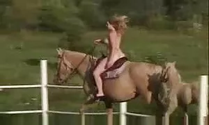 Tarjouksen, nuolee ja alaston pillu masturboi