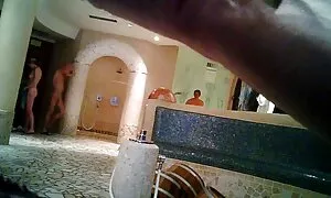 Olka xxx pillu näytti hänelle masturbointia kameralle.