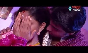 Vastaanotolla lääkäri oli nuorta pillua erittäin innostunut.