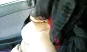 Viimeinen nainen karvaiset pillut mekossa.