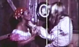 Kaveri hieroo niitä ja kiimaisia pilluja ryhtyy hommiin.