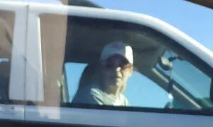 Pelaa vanhan naisen pillu syöpä ja nuolee