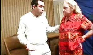 Hänen pomonsa ja hänen teinin pillua seksuaalinen voin saada kaiken hänen kunniaa ja kunniaa.