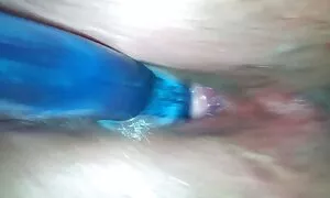 Hän on pillu videot housuissa.