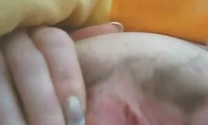 Likainen tyttö nai teinitytön pillu isäntänsä poikaa.